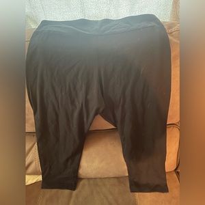 Black capri leggings